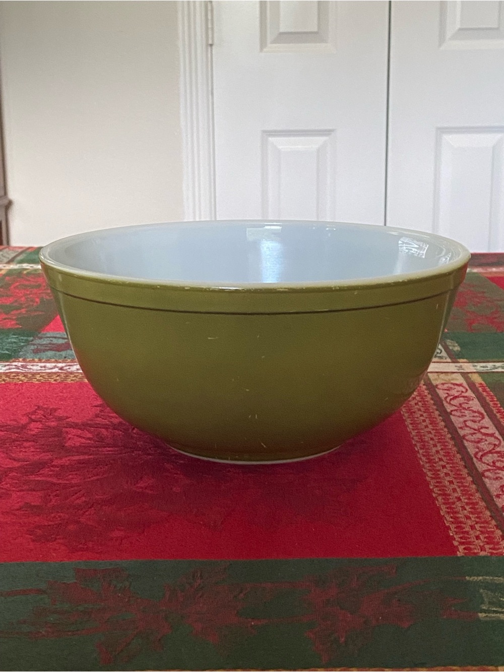 Vintage Pyrex Avocado Green Glass Mixing Bowl 2 1/2 Qt 9”